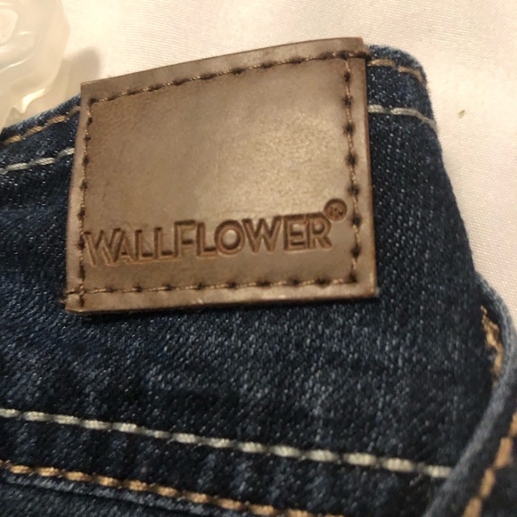 EUC Wallflower “ The Lucious Curvy Fit” Bootcut Jeans Indigo Denim Tint Finish - Picture 7 of 11